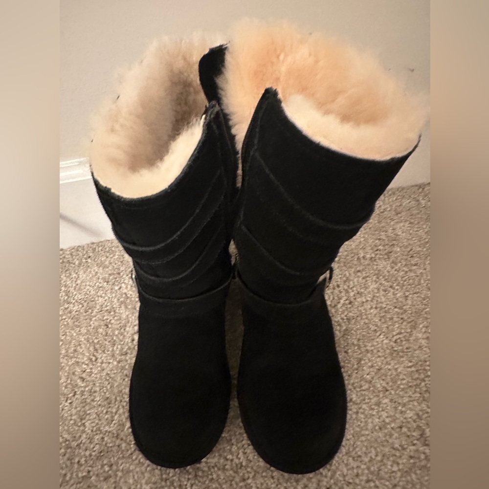 UGG Boots, Size 1, black, for girl, sheepskin lining, interior UGGplush